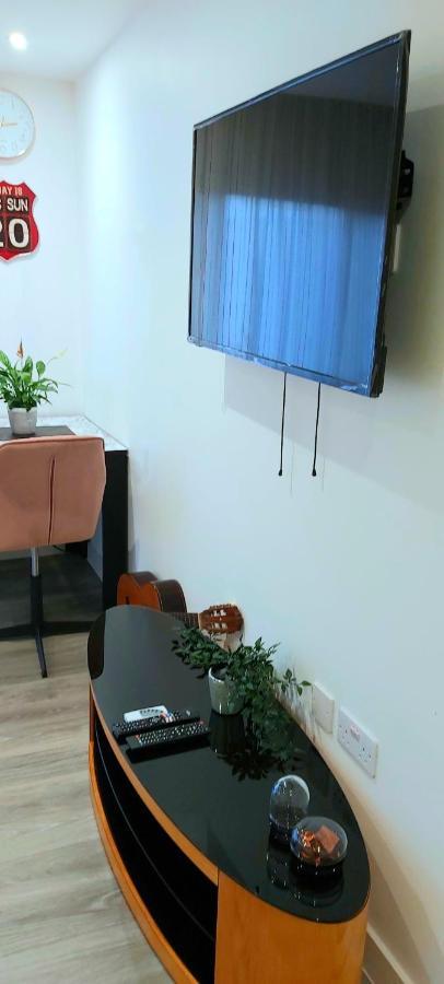 Great Studio Apartments - Netflix, Wifi, Digital Tv Sheffield Bagian luar foto