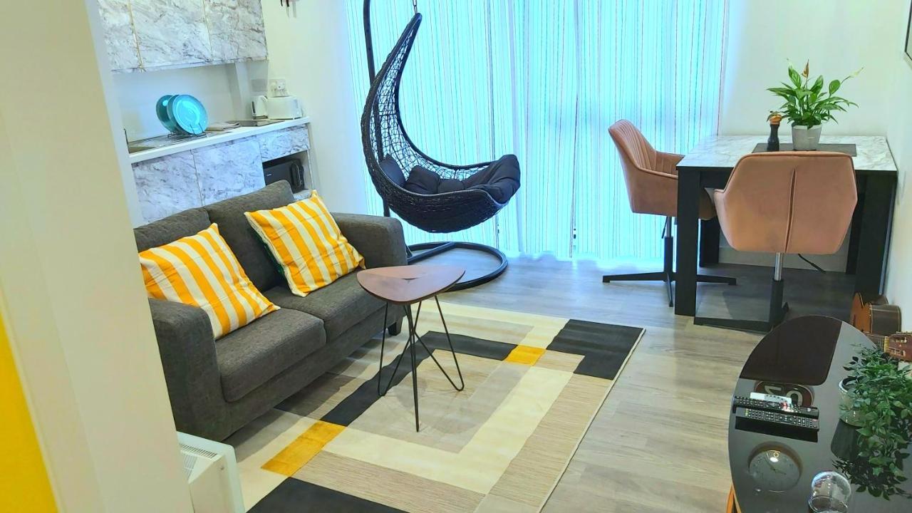 Great Studio Apartments - Netflix, Wifi, Digital Tv Sheffield Bagian luar foto