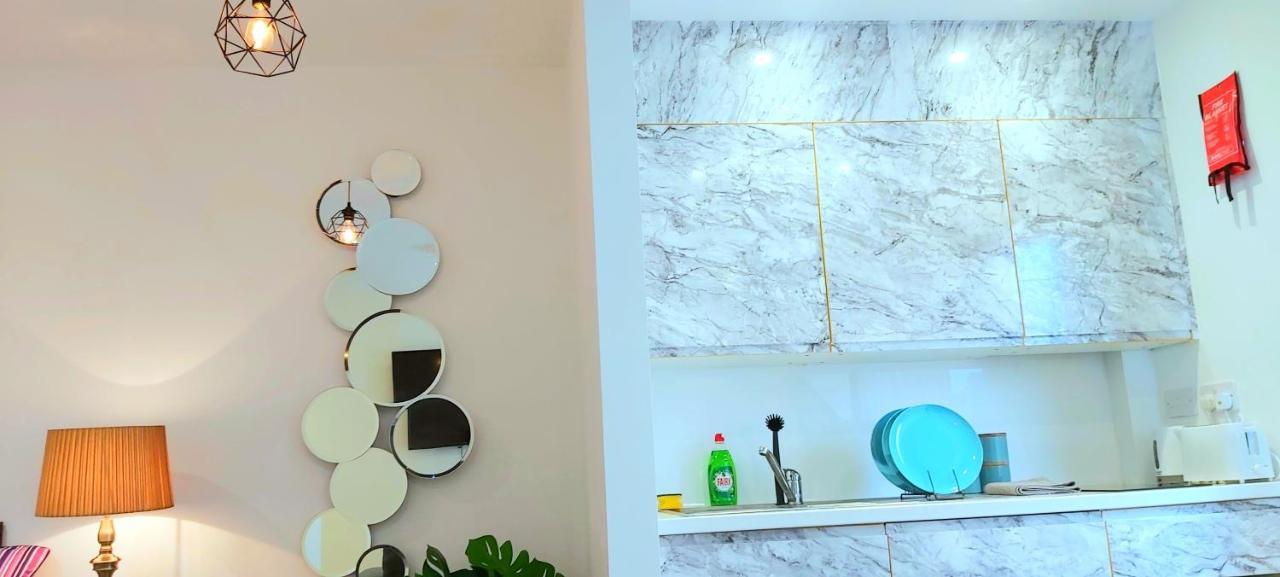 Great Studio Apartments - Netflix, Wifi, Digital Tv Sheffield Bagian luar foto