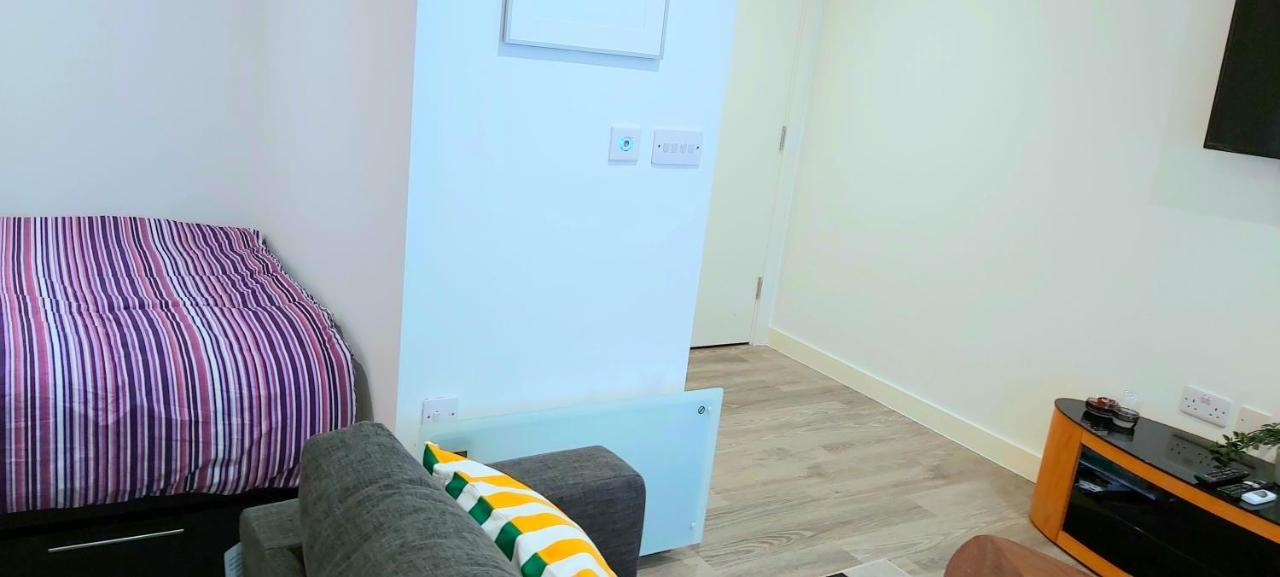 Great Studio Apartments - Netflix, Wifi, Digital Tv Sheffield Bagian luar foto